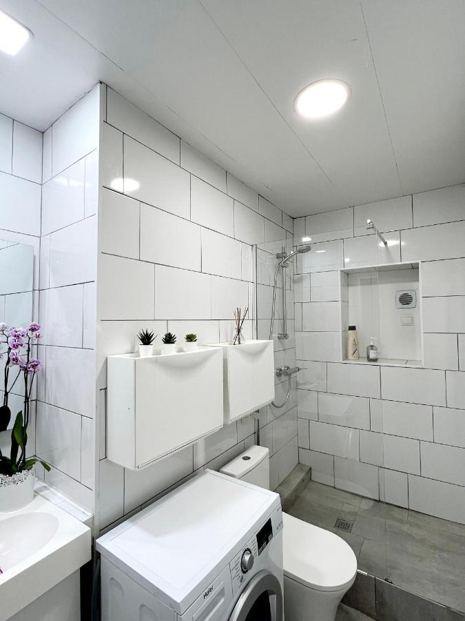 Cozy Modren Apartment On Malvarrosa Beach Βαλένθια Εξωτερικό φωτογραφία